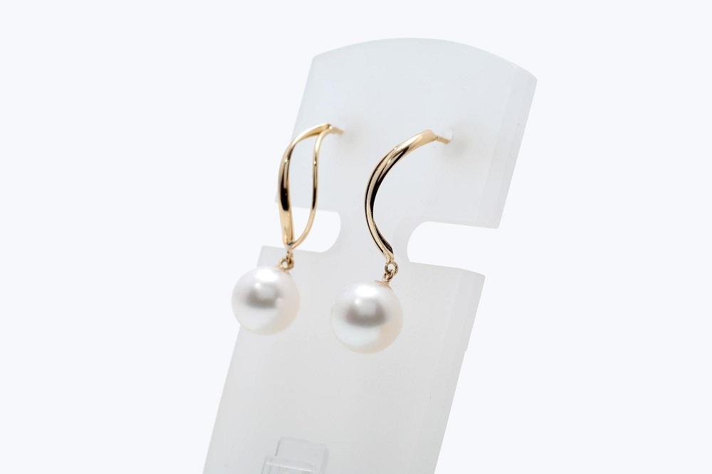 【AB790】あこや真珠（8～8.５ｍｍ珠）デザインピアス／Ｋ１８ＹＧ