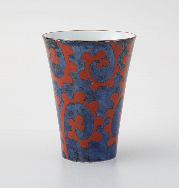 【波佐見焼】３２５ml手描きのカップ アラベスク（赤） 【西海陶器】　１ ２４６７３