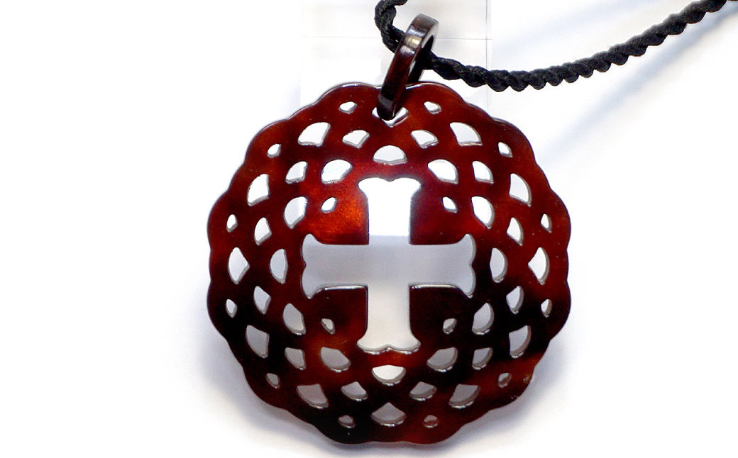 【べっ甲】 十字架と花のペンダント ／ アクセサリー ペンダント 花 十字架 フラワー 鼈甲