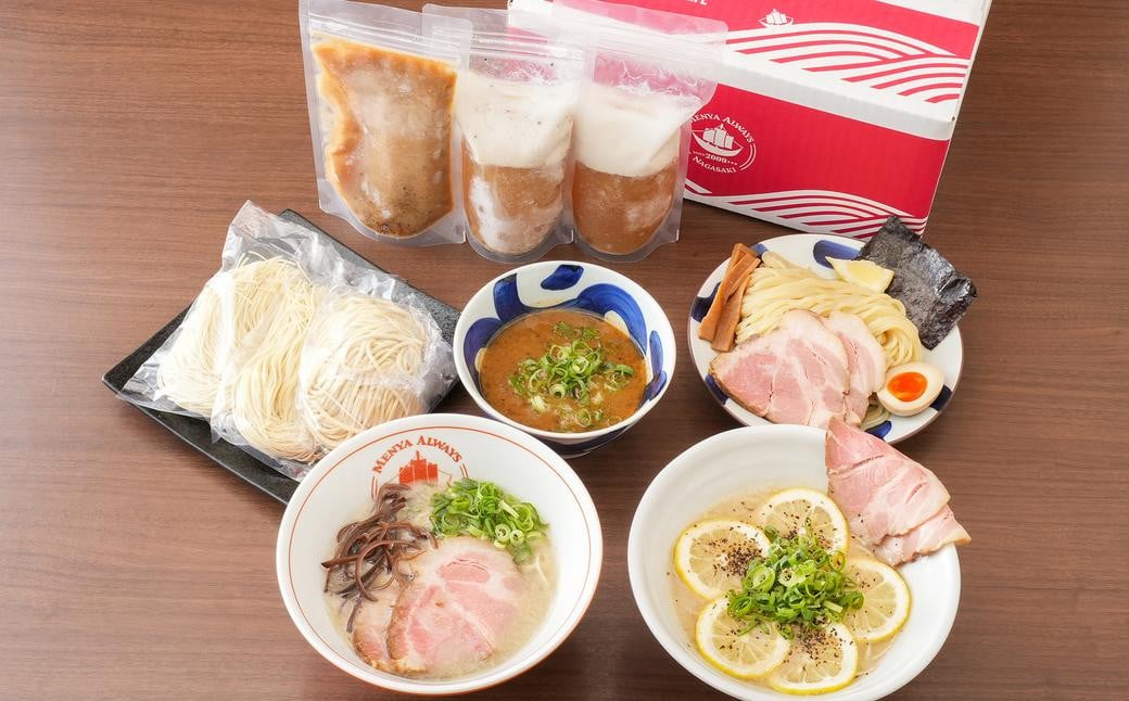 【全3回定期便】とんこつラーメン 4食分  3種類 計12食 ／ ラーメン とんこつ レモンとんこつ つけ麺 生麺