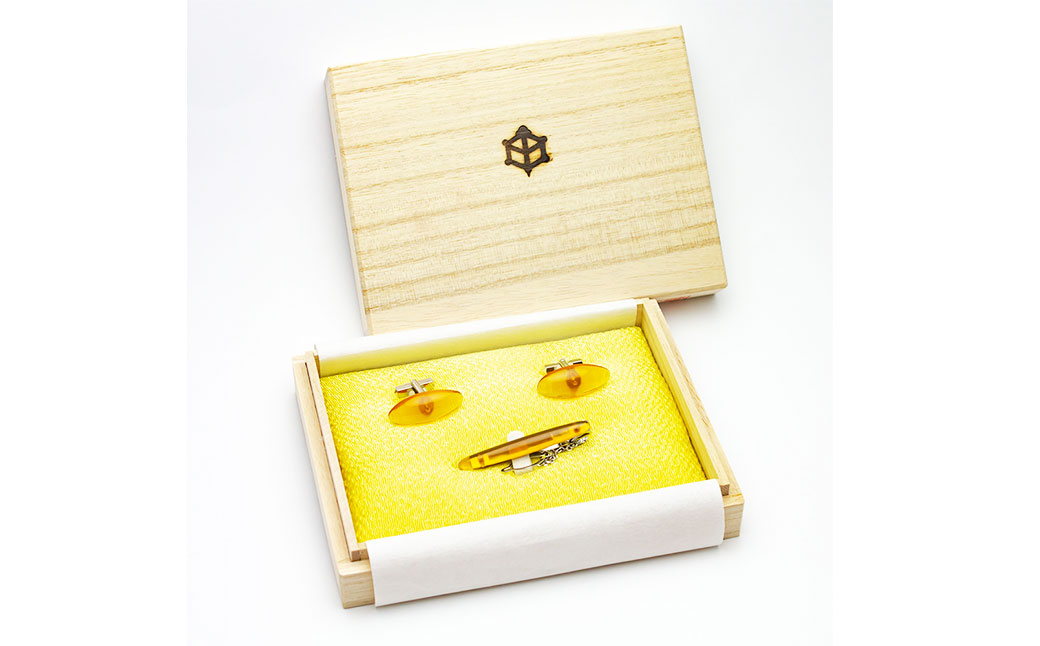 【7営業日以内発送】本鼈甲 白甲 カフス 3点セット キャッツアイ べっ甲 ／  鼈甲 べっこう  プレゼント アクセサリー セット 長崎県 長崎市