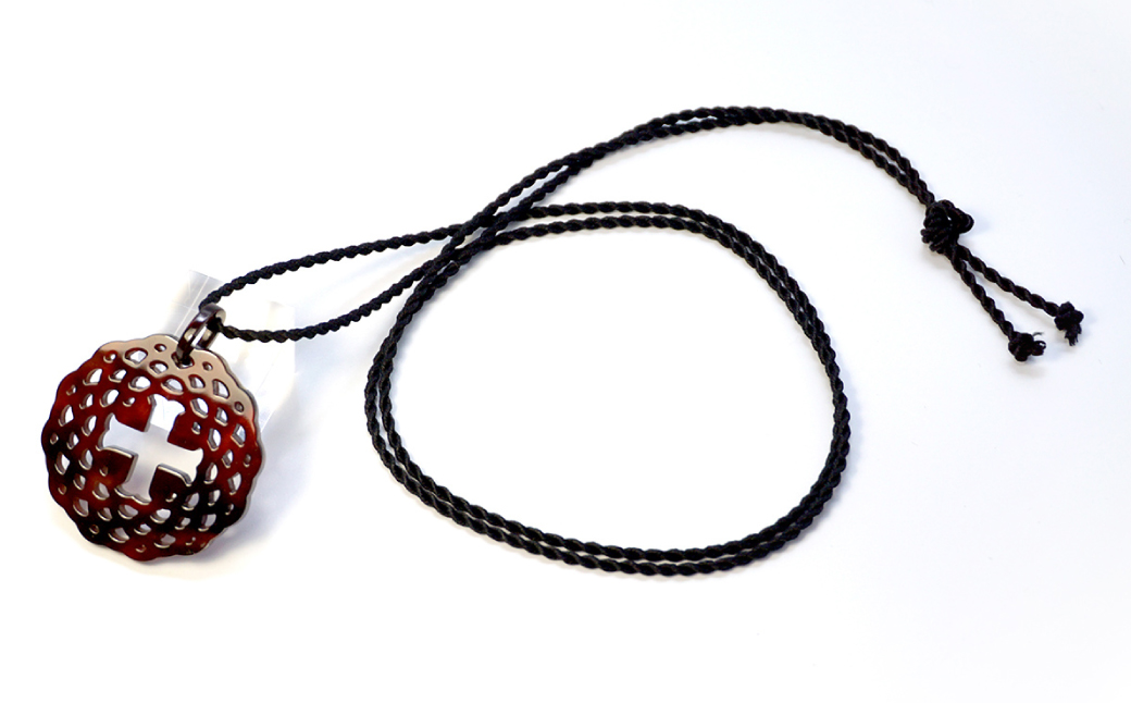 【べっ甲】 十字架と花のペンダント ／ アクセサリー ペンダント 花 十字架 フラワー 鼈甲