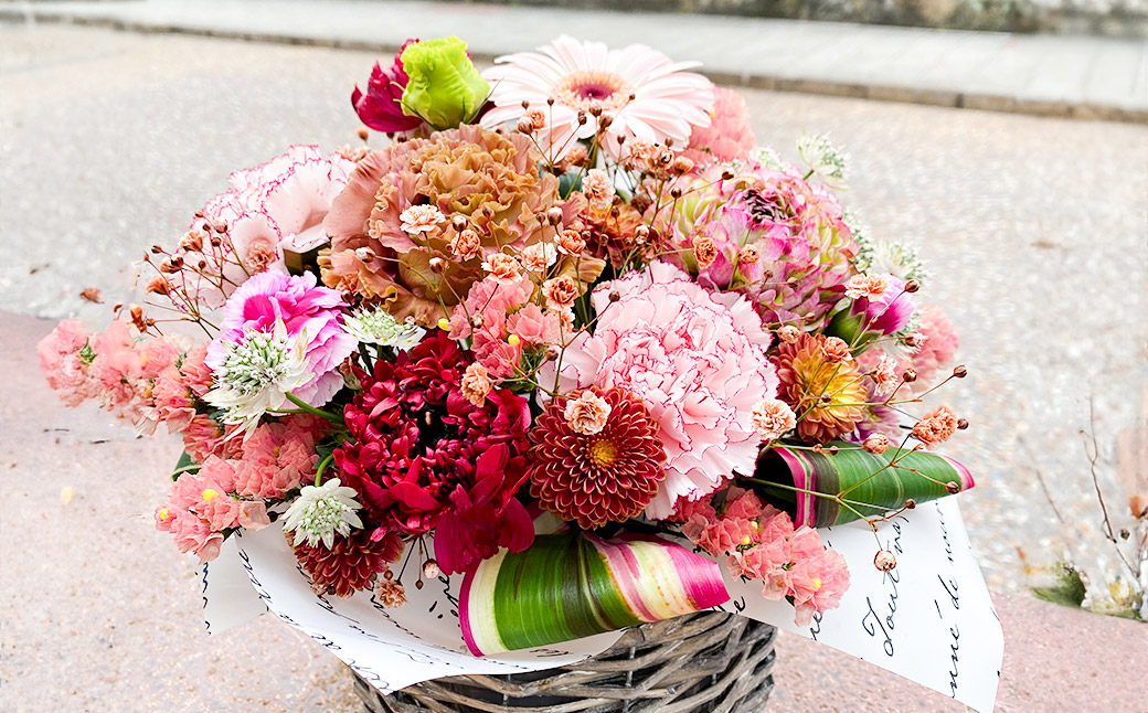 【全3回定期便】 おまかせ フラワーアレンジメント 【M】 花 はな フラワー ドライフラワー 植物 季節 アレンジ アレンジメント ギフト