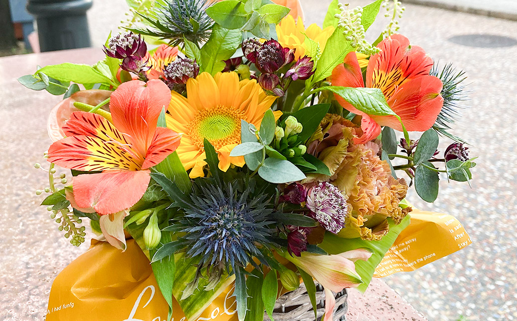 【全3回定期便】 おまかせ フラワーアレンジメント 【M】 花 はな フラワー ドライフラワー 植物 季節 アレンジ アレンジメント ギフト