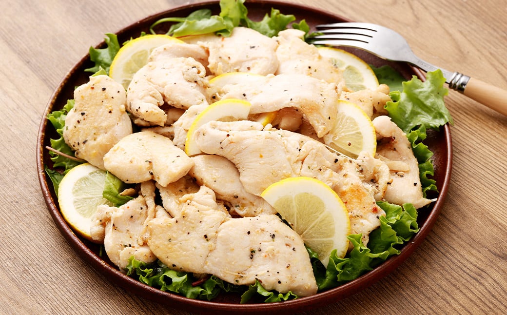 【全6回定期便】国産 鶏肉 トリコロちゃん 計2kg (500g×4パック) ／ バジルペッパー レモンペッパー ソテー用 鶏胸肉 お肉 ソース 肉のマルシン 長崎県 長崎市