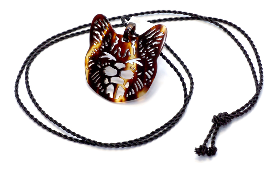 【べっ甲】あくび猫ペンダント ／ アクセサリー ペンダント 猫 ネコ ねこ べっこう 鼈甲