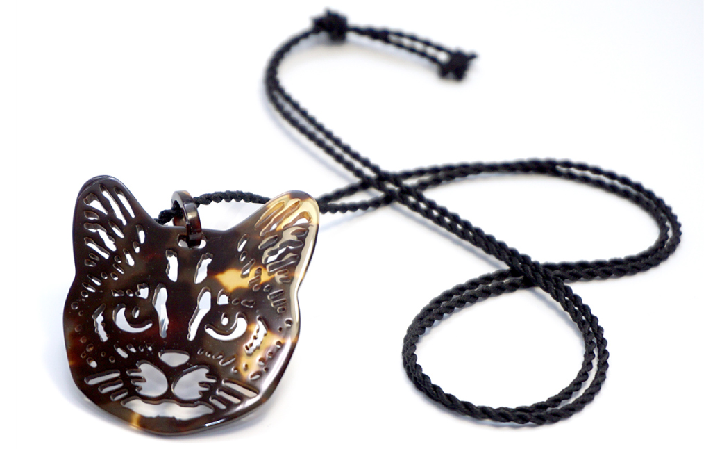 【べっ甲】まち猫ペンダント ／ アクセサリー ペンダント ねこ ネコ 猫 べっこう 長崎県