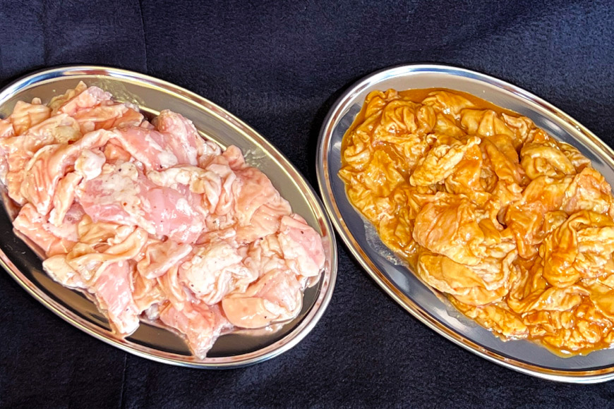 CG154 超希少部位 豚てっぽう 塩 & ニンニク味噌 ホルモン焼き 食べ比べ セット 計1.2kg（300g×2種×各2パック） [豚 ホルモン 豚ホル 焼肉 テッポウ 直腸 塩 味噌 冷凍]