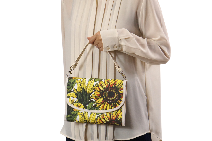 AI306 マルチケース（ジャバラタイプ）ひまわり 1個 [ 母子手帳ケース 2人用 3人用 かわいい 花 おしゃれ 軽量 Pouche ポーチェ 長崎県 島原市 ]