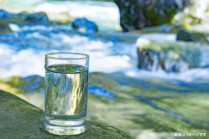 AJ624 山崎本店酒造場 【3回定期便】 雲仙島原の天然水 2L 8本 2箱 [ 水 2リットル 天然水 ウォーター ペットボトル 定期便 定期 おいしい 名水百選 大容量 軟水 長崎県 島原市 ]