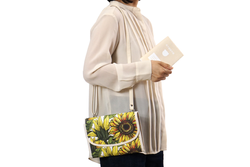 AI306 マルチケース（ジャバラタイプ）ひまわり 1個 [ 母子手帳ケース 2人用 3人用 かわいい 花 おしゃれ 軽量 Pouche ポーチェ 長崎県 島原市 ]