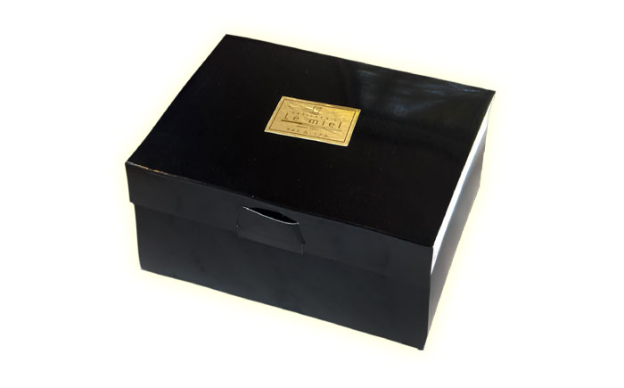 カマンベールロール(ミディアム)・半熟ショコラロール(ミ・キュイ)2本セット / カマンベールロール チョコ ロールケーキ ケーキ / 諫早市 /株式会社あづま屋 [AHBX005]