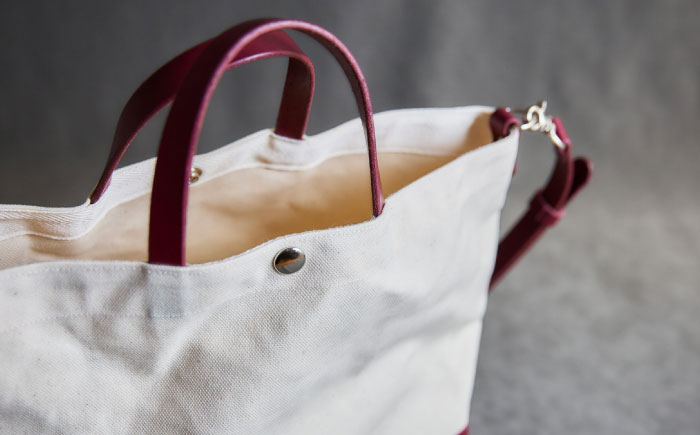 レザー×キャンバス トートバッグ ワイン S / 2WAY レザー トート トートバッグ ショルダー ショルダーバッグ 鞄 かばん マザーズバッグ 通勤 通学 BAG bag バック バッグ 革 ギフト / 諫早市 / 伊東製靴店 / [AHCN011]