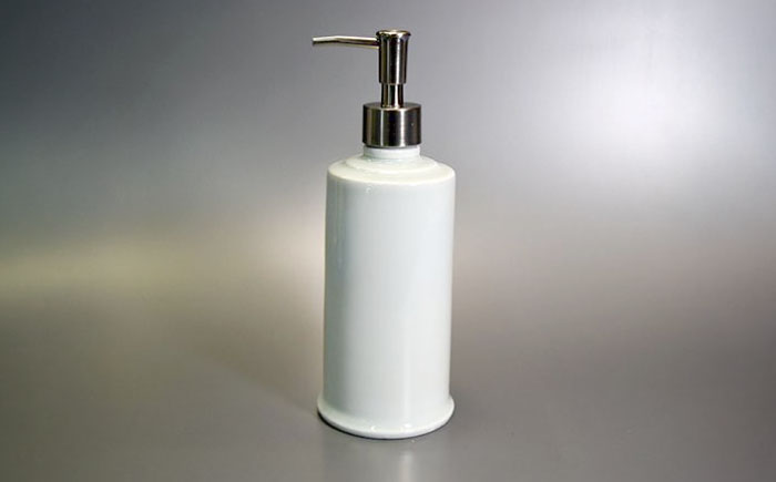 おしゃれにホテルライクな「磁器のディスペンサーBase」/ 磁器 ディスペンサー インテリア 雑貨 / 諫早市 / 長谷川陶磁器工房 [AHBC001]