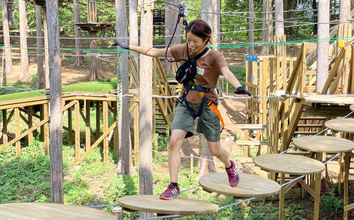 ダイナミックでスリリングな樹上体験を！ アドベンチャーコース ペアチケット (2名様) / 自然 アウトドア アクティビティ 体験 / 大村市 / フォレストアドベンチャー [ACCH002]