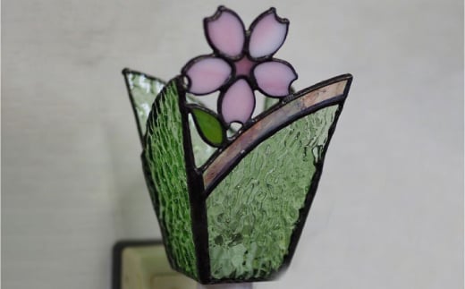 【受注生産】 おやすみ ランプ (桜の花) ステンドグラス / ガラス ランプ 照明 カラフル おしゃれ / 大村市 / ステンドグラス工房ウォークオン[ACZT001]