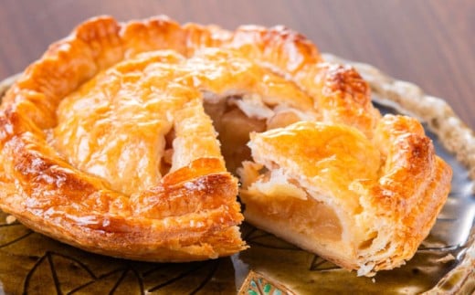 【到着日指定必須】アップルパイ 1ホール(直径23cm) / アップルパイ ケーキ りんご パイ 洋菓子 スイーツ / 大村市 / 大又農園野の実[ACZO003]