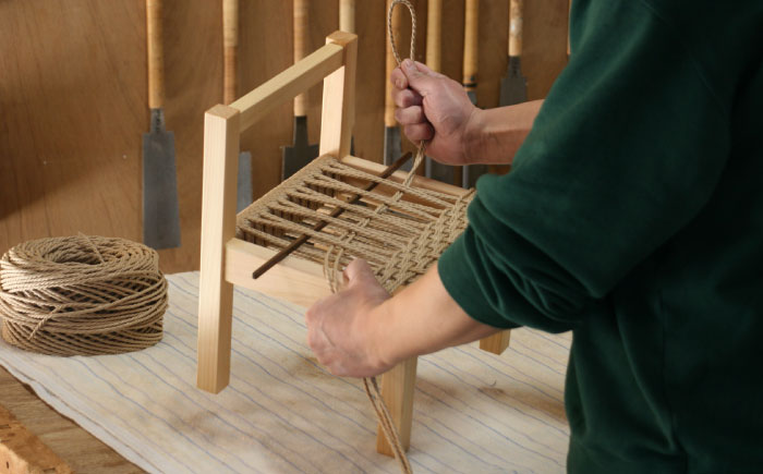 対馬ヒノキ キッズチェア ( ベージュ )《対馬市》【家具製作所kiiro】 チェア 椅子 家具 ヒノキ [WAL012]