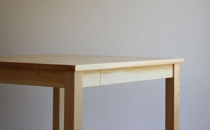 対馬ヒノキのコンパクトダイニングテーブル 《対馬市》 【家具製作所kiiro】 [WAL031]