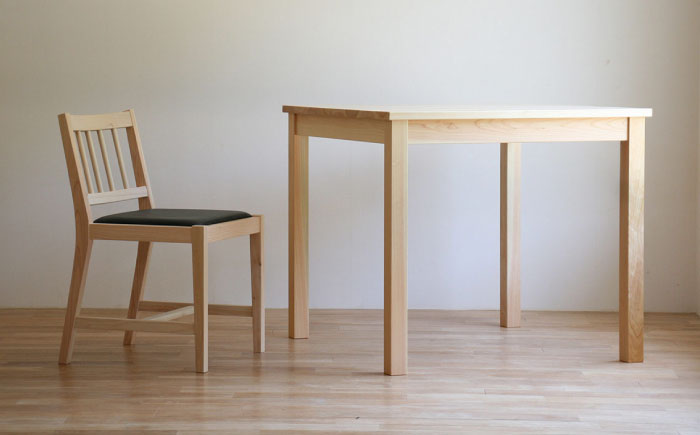 対馬ヒノキのコンパクトダイニングテーブル 《対馬市》 【家具製作所kiiro】 [WAL031]