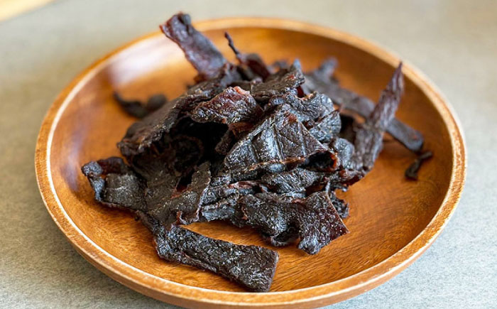 【対馬もみじぼたん】ジャーキー2種食べ比べセット（全6パック・計120g）《対馬市》【一般社団法人 daidai】 [WBH056]