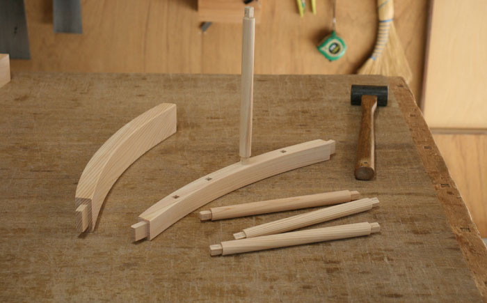 対馬ヒノキのダイニングチェア（牛革座面） 《対馬市》 【家具製作所kiiro】 [WAL032]