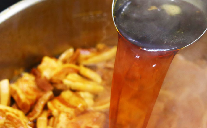 【全12回定期便】長崎角煮まんじゅう10個入り(袋)《壱岐市》【岩崎本舗】冷凍 豚 豚角煮 角煮饅頭 簡単調理 おやつ お取り寄せ 長崎 [JHA015]