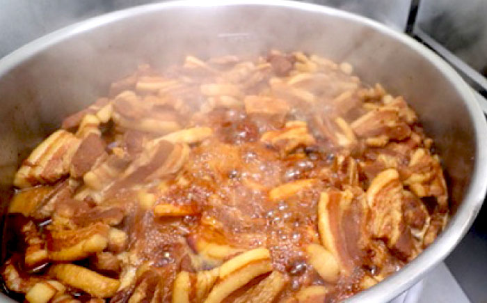 【年内発送】【化粧箱入り】 長崎大とろ角煮まんじゅう （10個）　《壱岐市》【岩崎本舗】冷凍 豚 豚角煮 角煮饅頭 簡単調理 おやつ お取り寄せ 長崎 [JHA046]