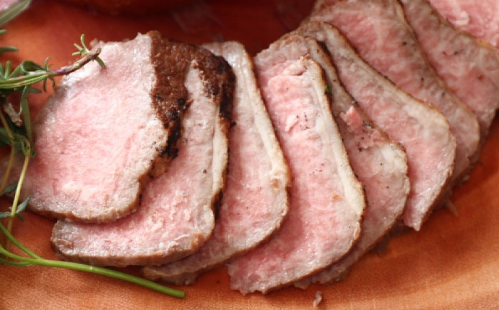 【全6回定期便】壱岐牛 ローストビーフ（牝）300g ≪壱岐市≫【こやま牧場】 冷凍配送 贅沢 肉 雌牛 ギフト用 高級 [JGG004] 200000 200000円 20万円