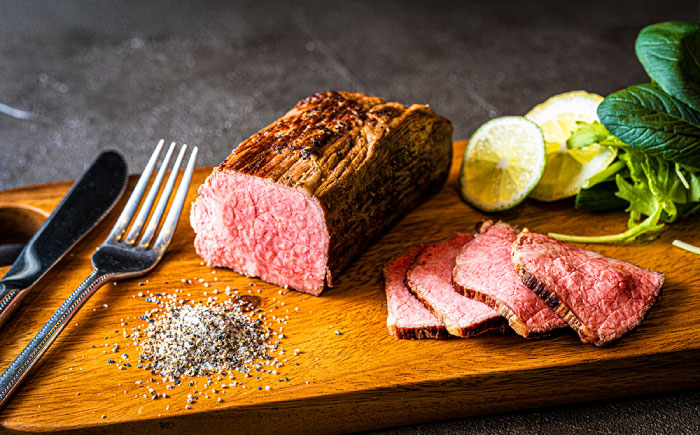 【6回定期便】五島牛 ローストビーフ 約400g（ステーキソース付）五島市/meat shop FUKU [PHF003]