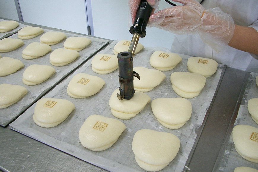 長崎名物 至高の逸品 長崎角煮まんじゅう 12個 [岩崎本舗 長崎県 雲仙市 item1460] 角煮まん 角煮まんじゅう 角煮 冷凍 簡単調理