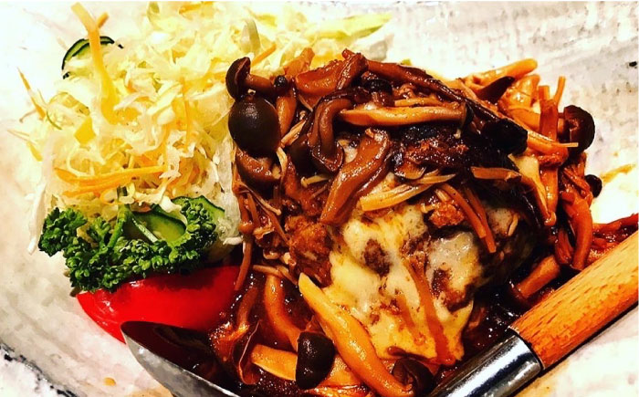 【12回定期便】鉄板焼き屋自慢のハンバーグ食べ比べ 3種類ソース付き 計6個(150g×各2個) / ハンバーグ はんばーぐ 弁当 おかず 鉄板焼き / 南島原市 / はなぶさ [SCN096]