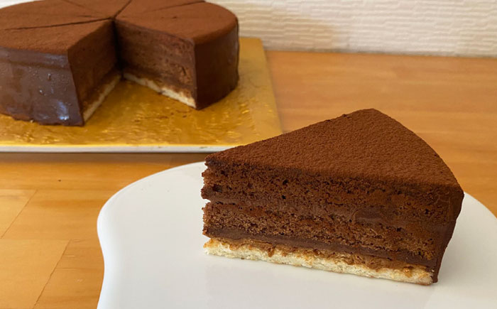 【濃厚】チョコレートケーキ「王様のケーキ」 直径18cm / スイーツ ちょこれーと ちょこ チョコケーキ ケーキ / 南島原市 / 吉田菓子店 [SCT046]