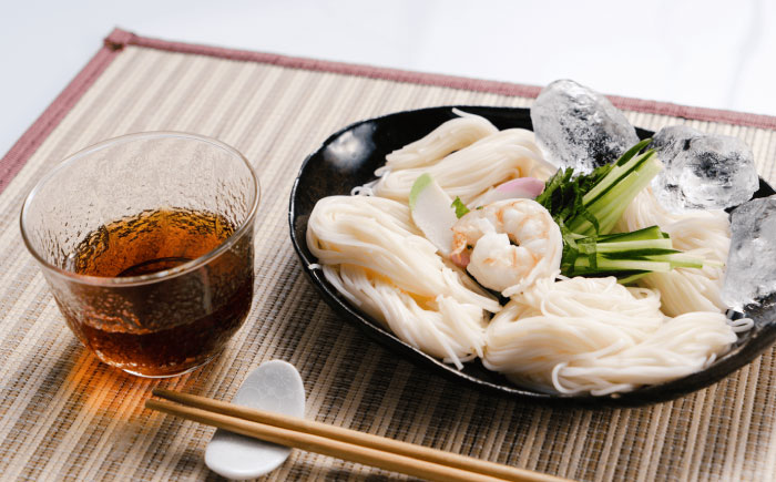 【特製木箱入り】 島原手延べそうめん「克の麺」 1kg 麺つゆセット / そうめん 島原そうめん 手延べ 麺 素麺 ギフト / 南島原市 / 藤田製麺 [SGE001]