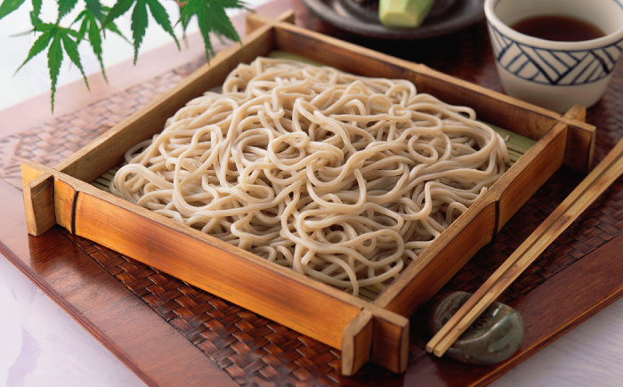 【希少！強いコシ】手延べ そば 600g(200ｇ×3袋)　あごだし10ｇ×3袋 / つゆ付き 蕎麦 ソバ そば 乾麺 麺 / 南島原市 / 野村屋 [SCS017]