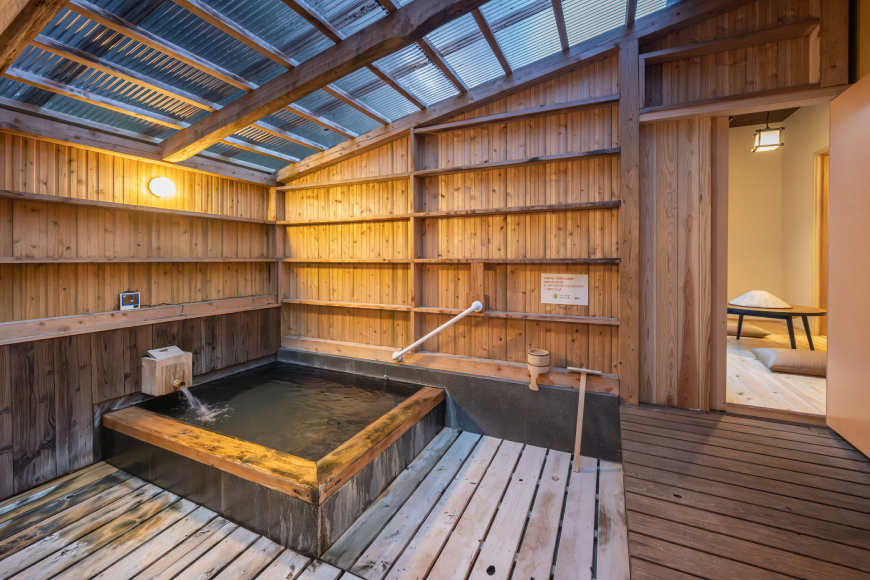 宿泊券 温泉 源泉かけ流し露天風呂付:スーペリア離れ和洋室 四季の里山 会席プラン 1泊2食付き ペア宿泊券 [そのぎ茶温泉 長崎県 東彼杵町 hs42bag280001] 旅行 観光 旅館 レターパック