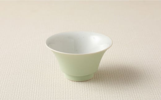 【波佐見焼】陶器 nucca茶碗 小 2個 箸置付Aセット 白緑 蒲公英色【山下陶苑】[OAP026] / 食器 はしおき 茶碗 ちゃわん ごはん茶碗 お皿 陶器 陶磁器 ペアセット ペア茶碗 モーニング 波佐見焼 はさみやき 焼き物 飯 箸置き 陶器セット 食器