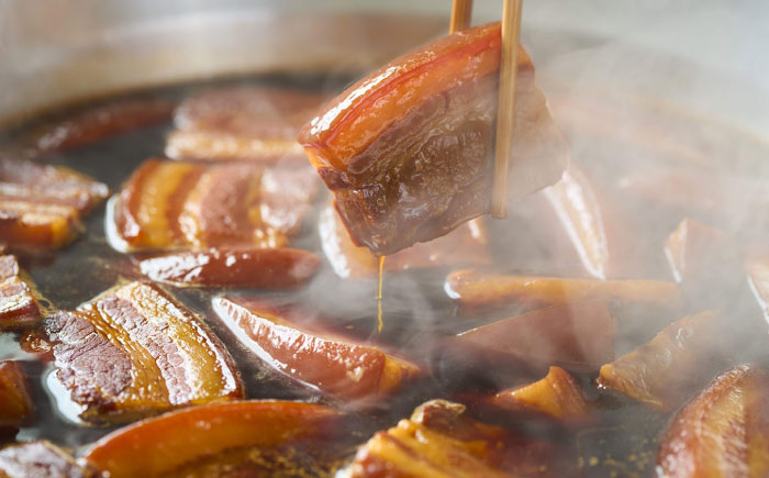 【3回定期便】角煮 5個・長崎名物 皮付三枚肉の角煮まん 5個 [QAX075]