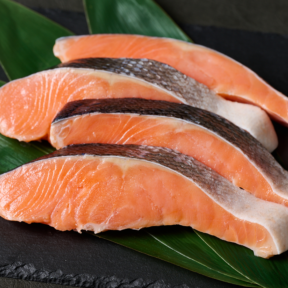 厚切り プレミアムグレード 銀鮭 切身  (甘塩) 500g ギンザケ お弁当 おかず レシピ 焼き魚 ムニエル 冷凍 サケ さけ シャケ 切り身 魚 魚介 甘塩 熊本県 八代市