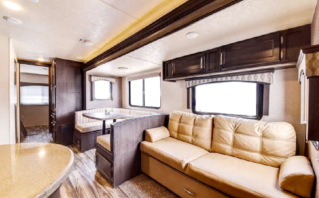 【平日限定】【4名様】「THE TRAILERHOUSE VILLAGE 天草」トレーラーハウス 貸切 （800gのお肉セット付き） 宿泊チケット 1泊 宿泊券