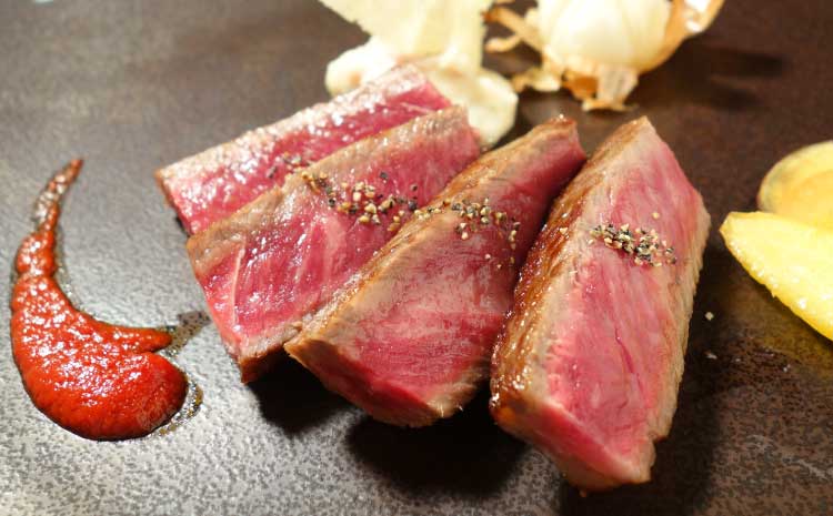 ステーキ ロース あか牛 和牛 牛肉 肉 600g 200g×3枚 熊本 国産 九州 霜降り 柔らかい 風味 極上 鉄板焼き BBQ キャンプ 焼肉 冷凍 ご当地 お取り寄せ グルメ ギフト 贈答 贈り物 お祝い 記念日 パーティー ディナー ご褒美 贅沢 絶品 三協畜産