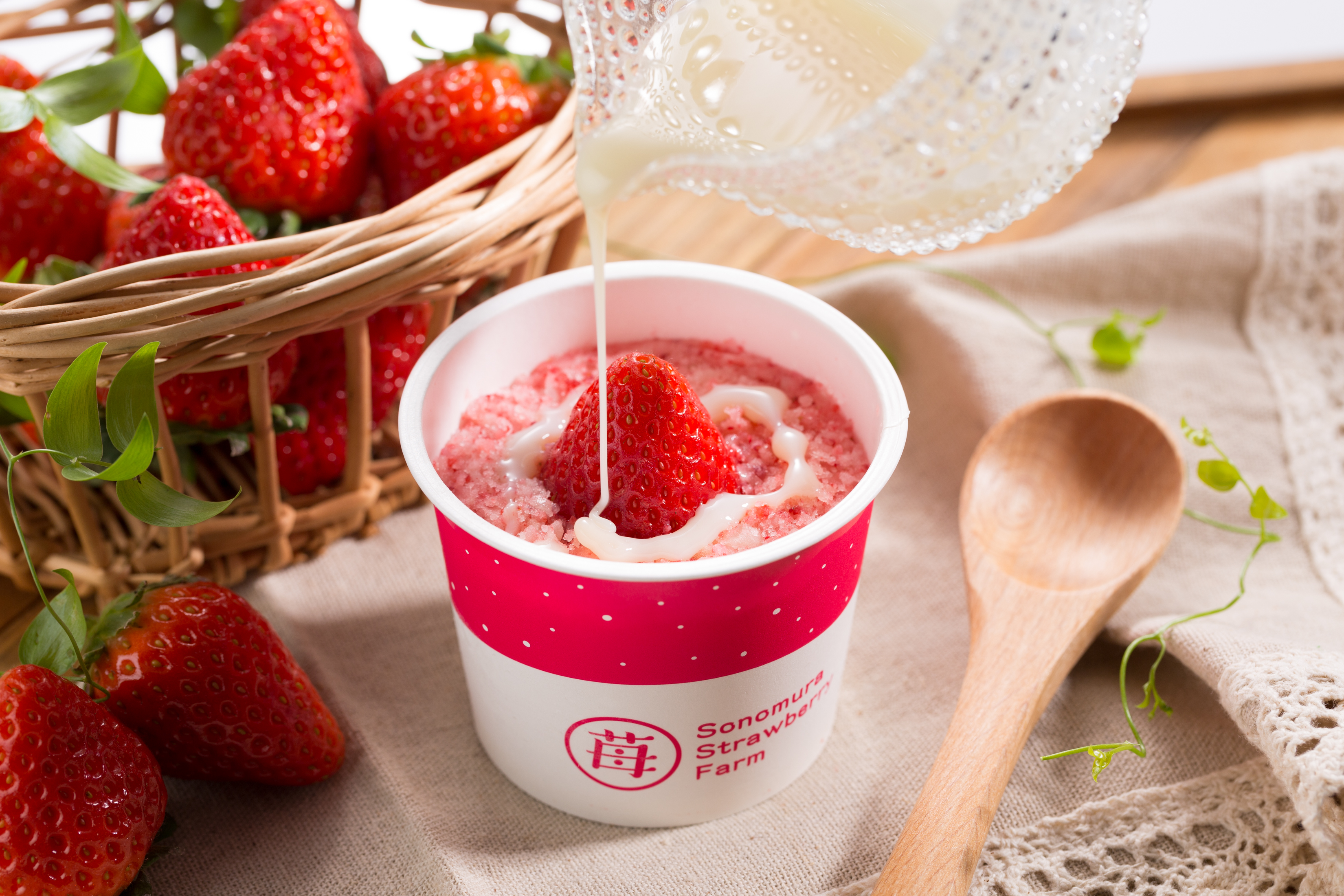 完熟 冷凍 いちご 「ぷち苺」 と 「さら苺」 各6カップ 合計12カップ（600g） 練乳付き 1本（120g） 園村苺園