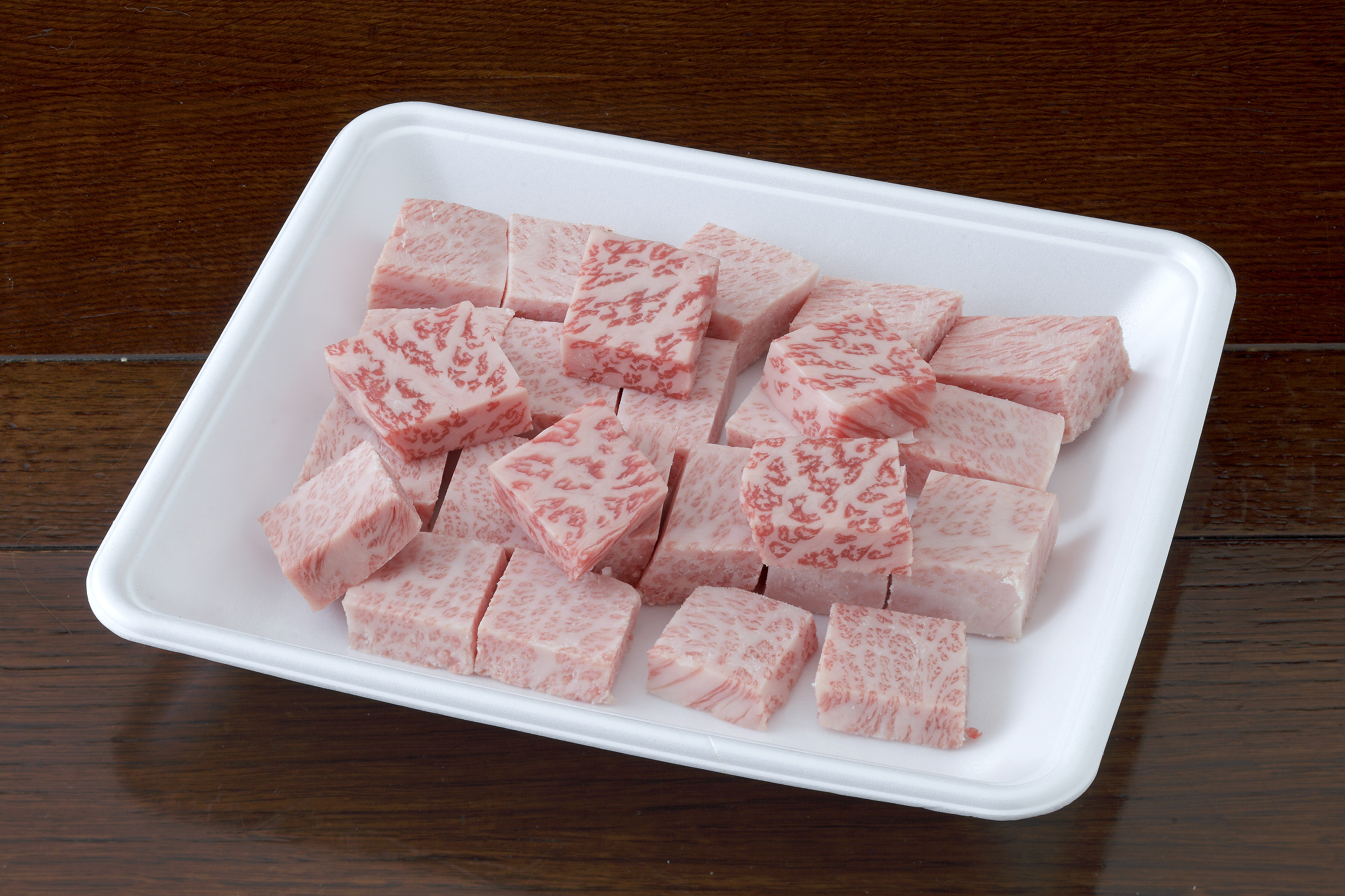 くまもと黒毛和牛 サイコロステーキ 600g （300g×2パック）