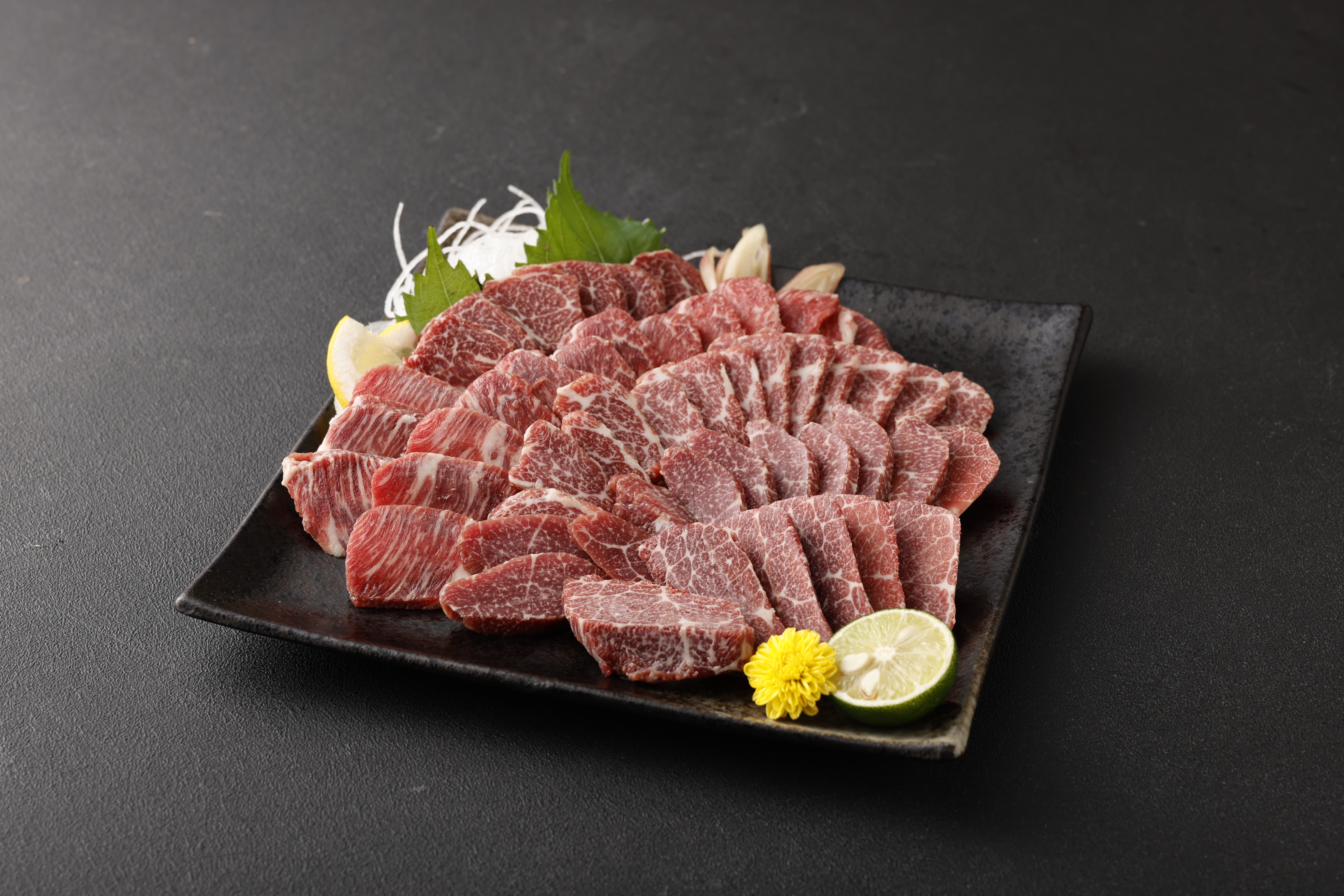 【国内肥育】霜降り 馬刺し（大トロ）500g（100g×5個）醤油・生姜付き