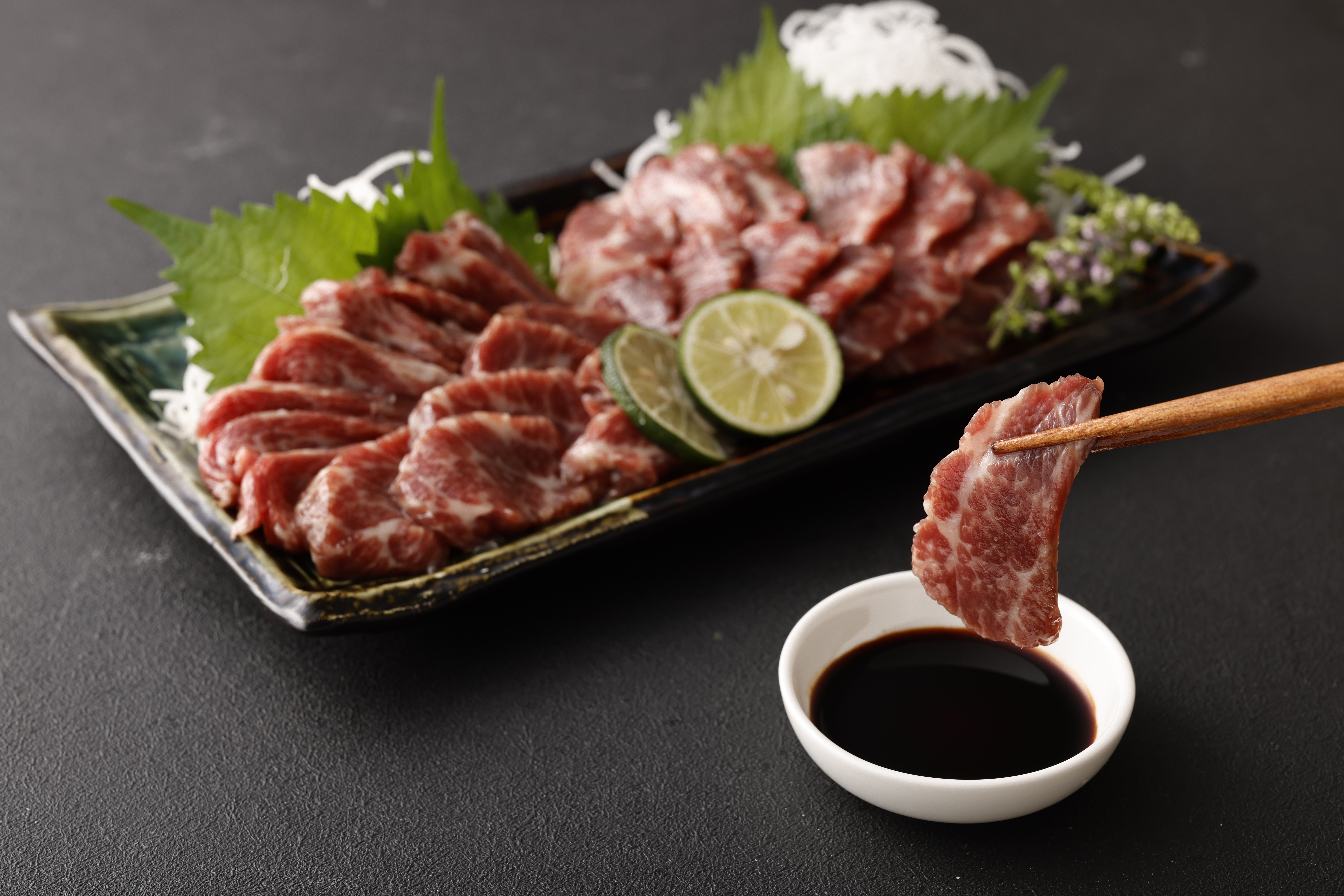 熊本 馬刺し 霜降り(中トロ) 500g＋馬肉ユッケ 500g 合計1kg セット ユッケたれ 小袋たれ 小袋生姜付き