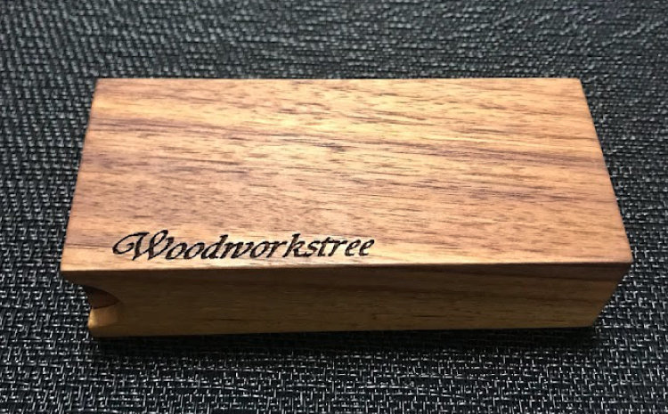  無垢材の印鑑ケース ウォールナット 名入れ対応 幅:11cm 奥行き:4cm 高さ:3cm 重さ:80g 無垢材 印鑑ケース 名前入り ケース 木目調 天然木 シンプル プレゼント 贈り物 贈答品 名入れサービス 熊本県 宇城市 