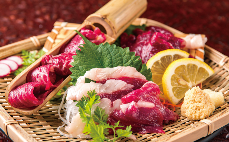 熊本の赤身馬刺し 200g 50g×4パック 特製馬刺し醤油 おろししょうが付き 馬刺 赤身 ばさし 馬肉 肉 郷土料理 名物 小分け 個包装 熊本県産 九州産 国産 冷凍 送料無料 熊本県 宇城市 オオツカ株式会社