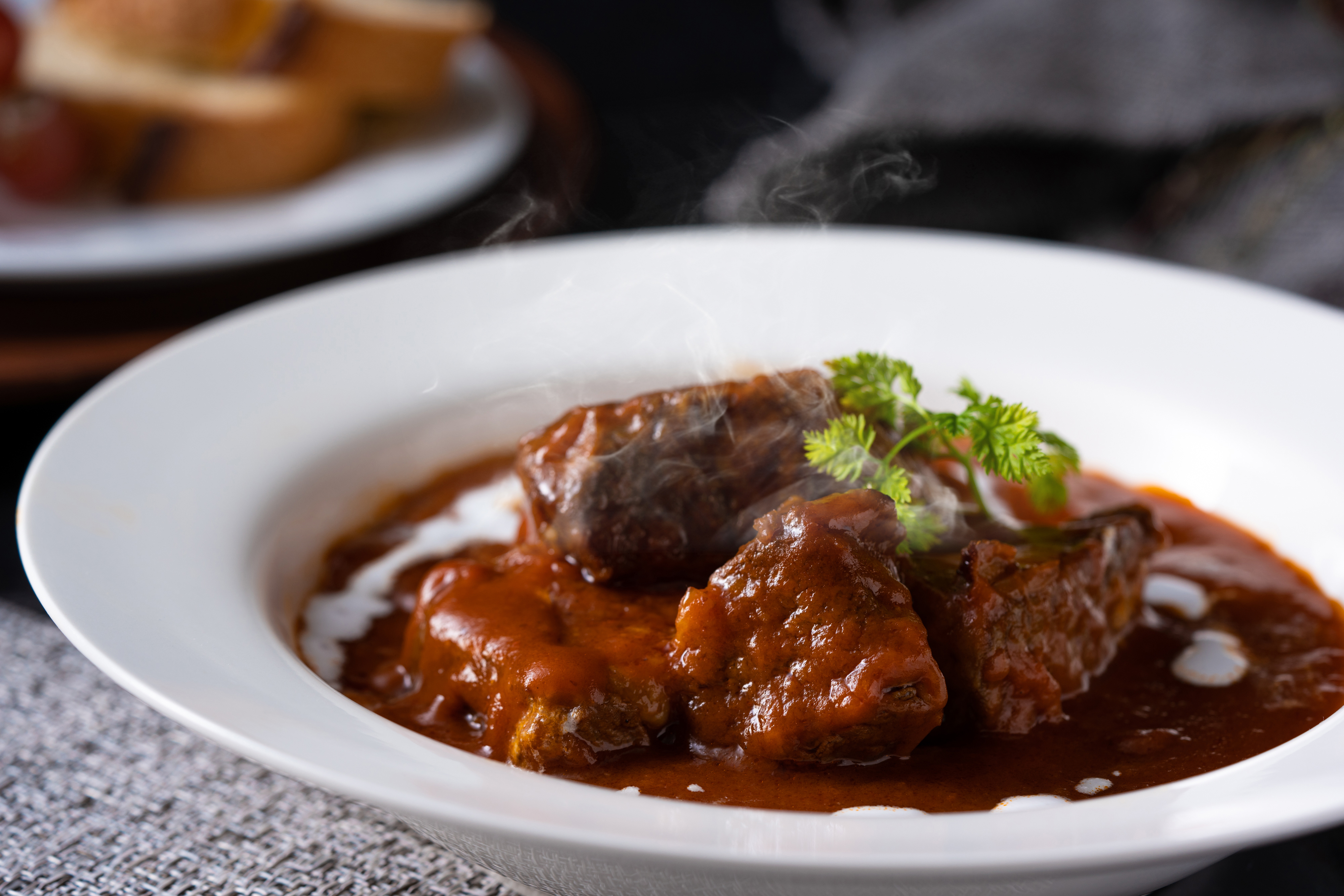 プレミアムビーフシチューと煮込みデミグラスハンバーグのセット