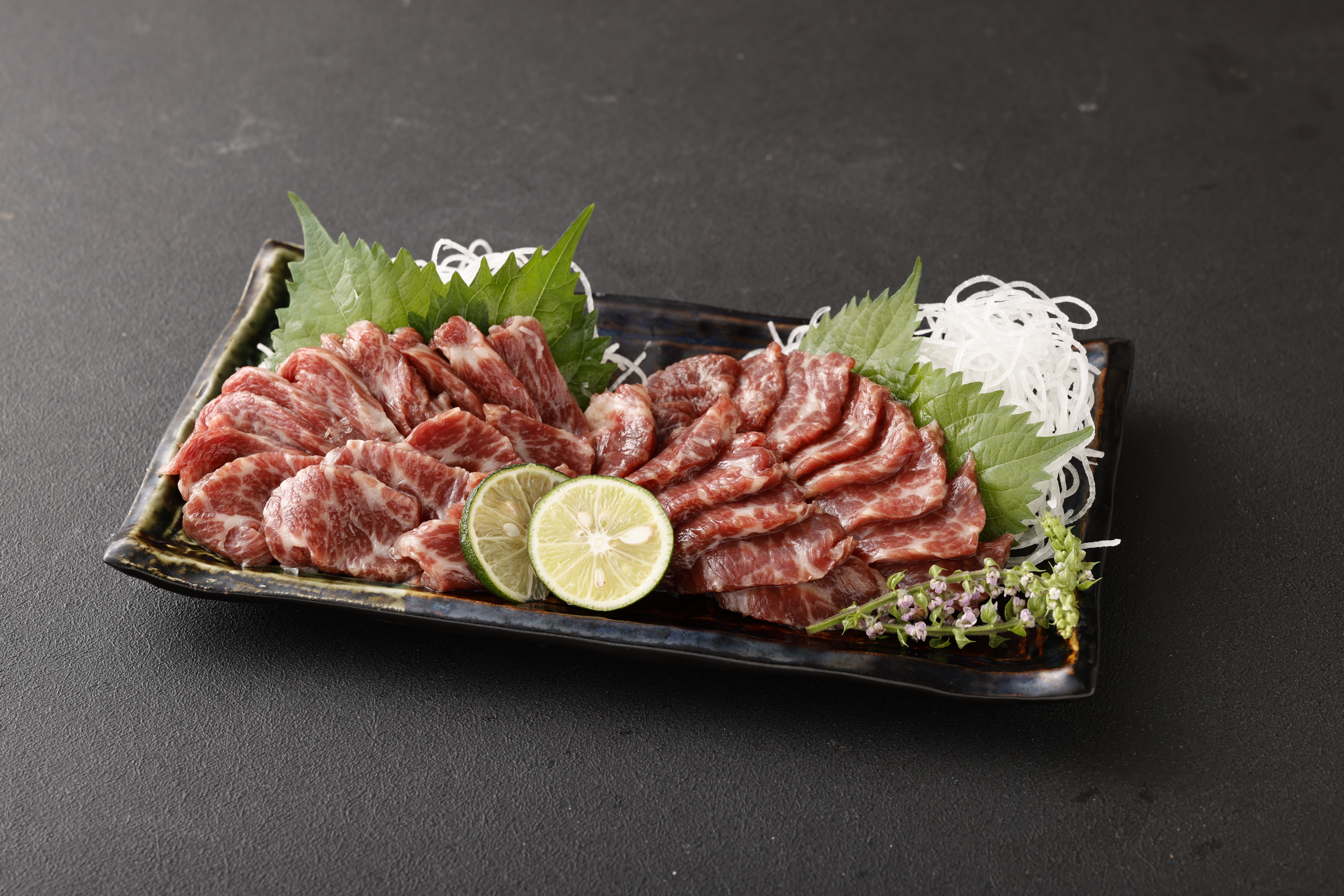 熊本 馬刺し 霜降り (中トロ) 500g 小袋たれ 小袋生姜付き