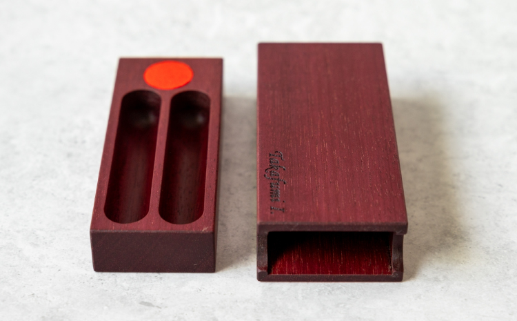 無垢材の印鑑ケース パープルハート 名入れ対応 幅:11cm 奥行き:4cm 高さ:3cm 重さ:80g 無垢材 印鑑ケース 名前入り ケース 木目調 天然木 シンプル プレゼント 贈り物 贈答品 名入れサービス 熊本県 宇城市